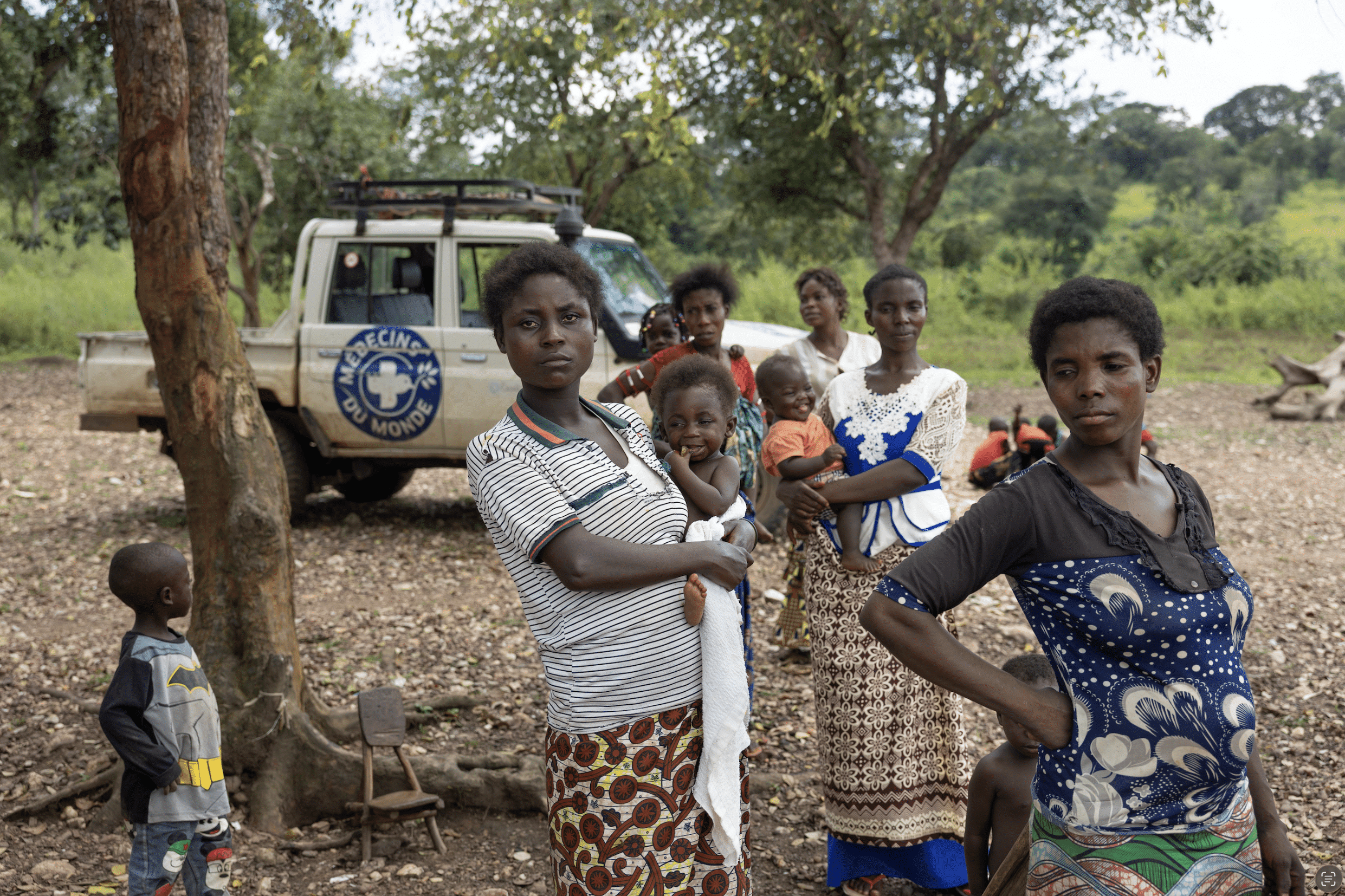 Femmes et leurs enfants participant à un atelier de nutrition au camp de Kilwa, l’un des quatre camps de personnes déplacées situés dans la municipalité de Kabeya May