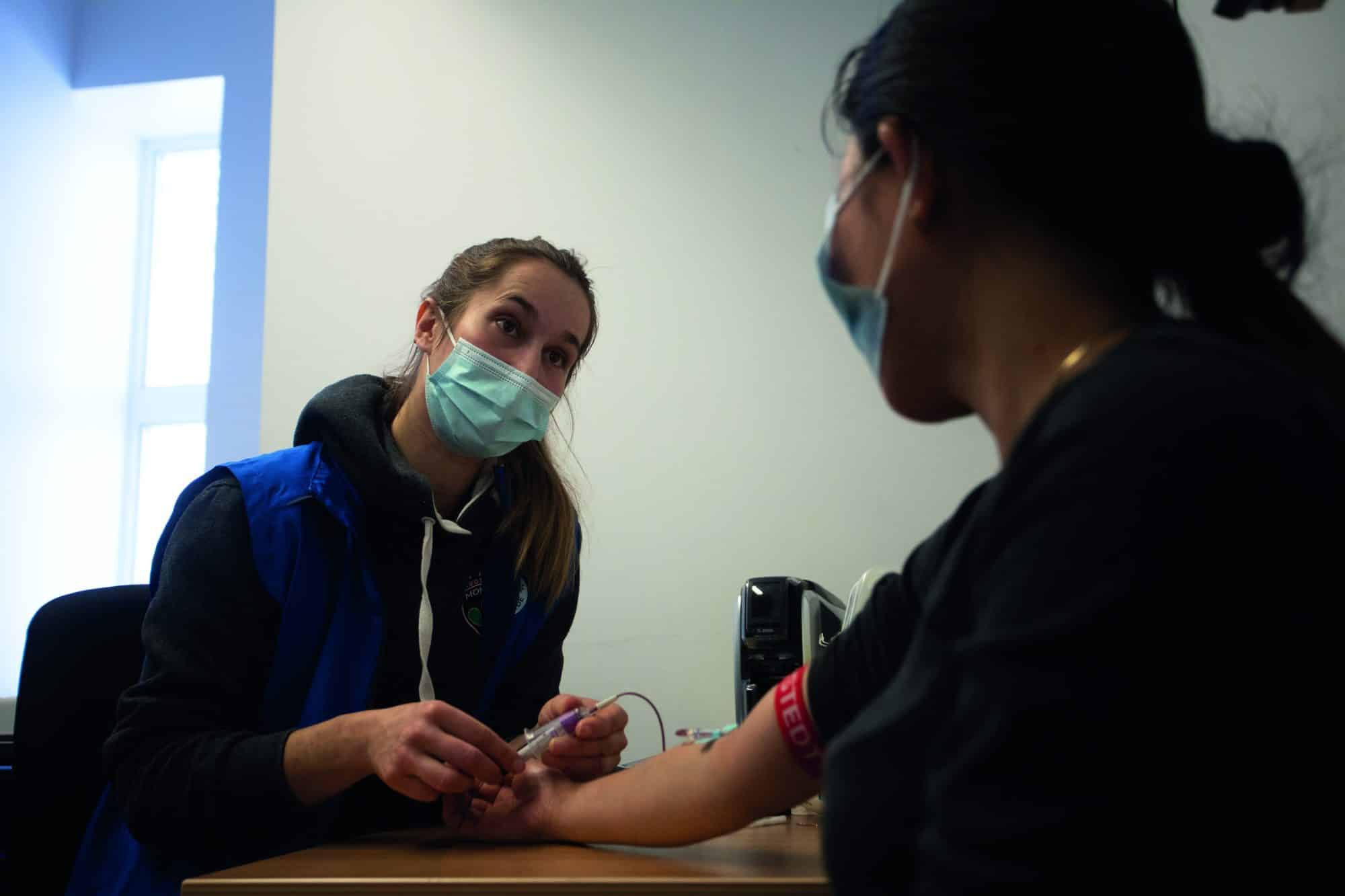 Estatus migratorio precario, salud precaria: un desafío de salud pública y de igualdad de género