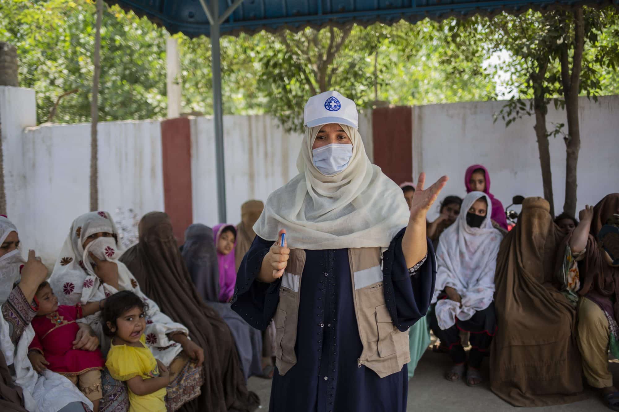 The social mobilizer Sidra Ali leads a community awareness session at the Gulabad Basic Health Unit (BHU), supported by Médecins du Monde. She informs them about the health services offered as well as hygiene advice. Charsadda, Khyber Pakhtunkhwa, Pakistan.