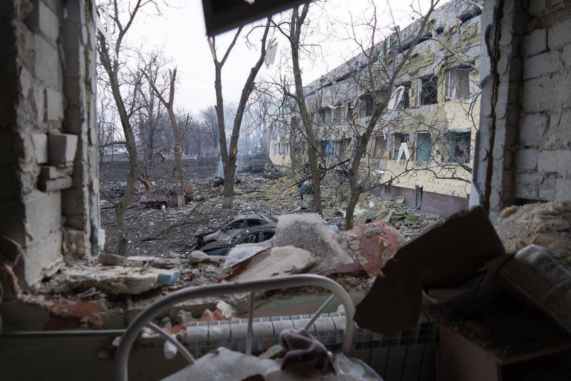 Nous demandons que le droit international humanitaire soit respecté en Ukraine.